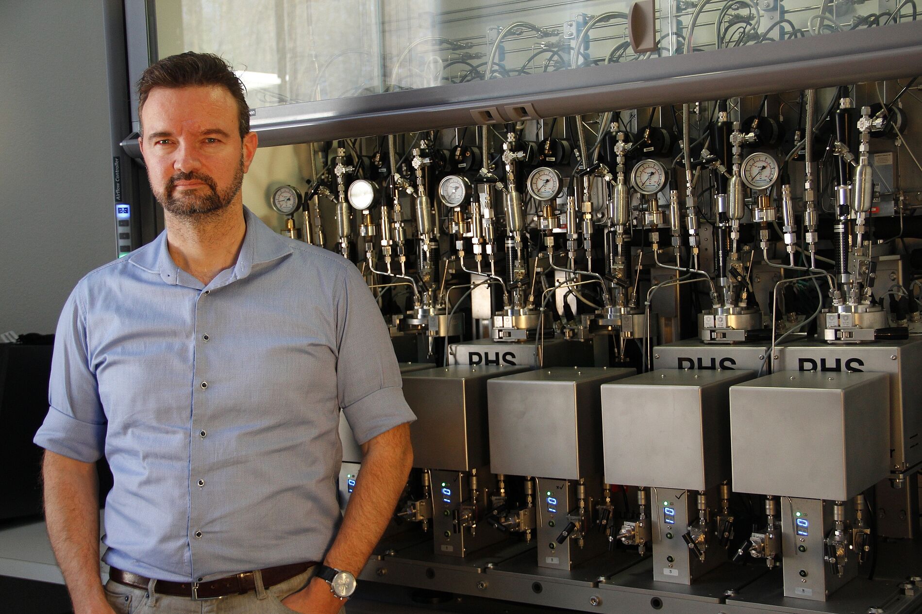 Dr. Markus Stöckli, Head of the Dottikon ES High-Pressure Laboratory in front of the PPR